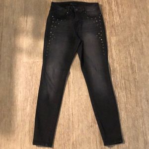 Skinny Jeans With Button Detail